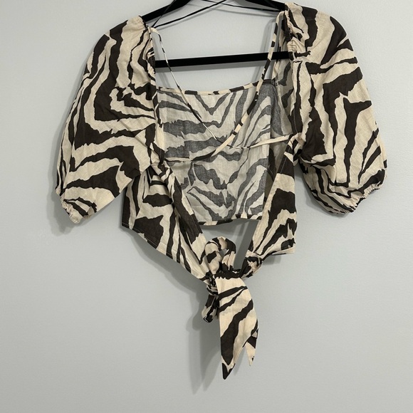 Never Worn HALARA Zebra Print Backless Tie-Back Crop Top - Picture 3 of 6